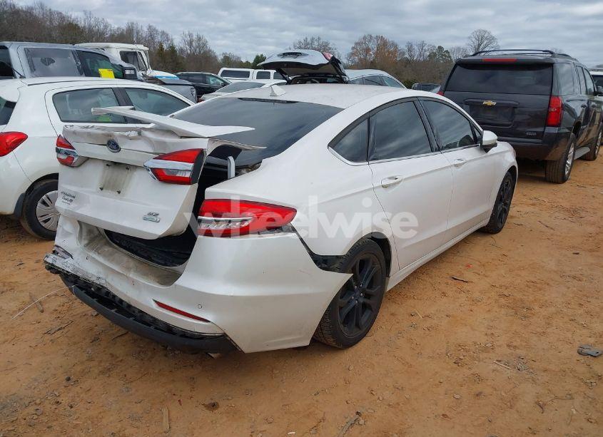 Photo 4 of 2019 Ford Fusion SE (VIN 3FA6P0HD1KR160569)