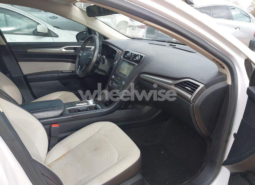 Photo 5 of 2019 Ford Fusion SE (VIN 3FA6P0HD1KR160569)