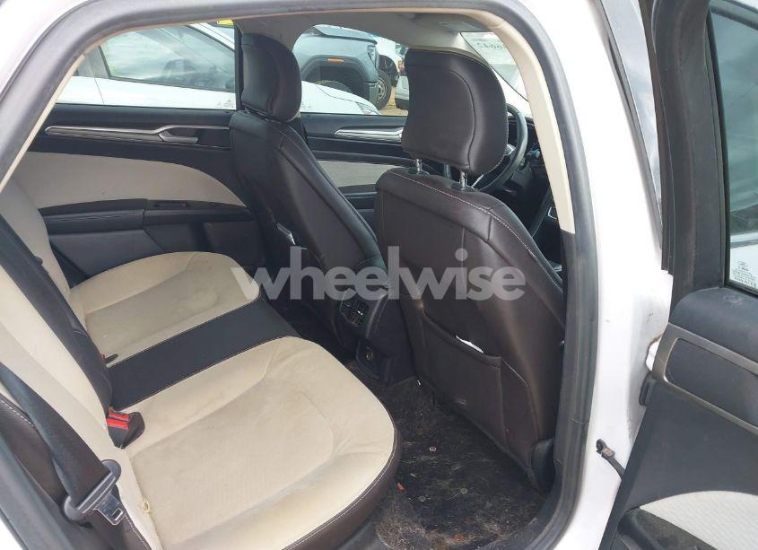 Photo 8 of 2019 Ford Fusion SE (VIN 3FA6P0HD1KR160569)