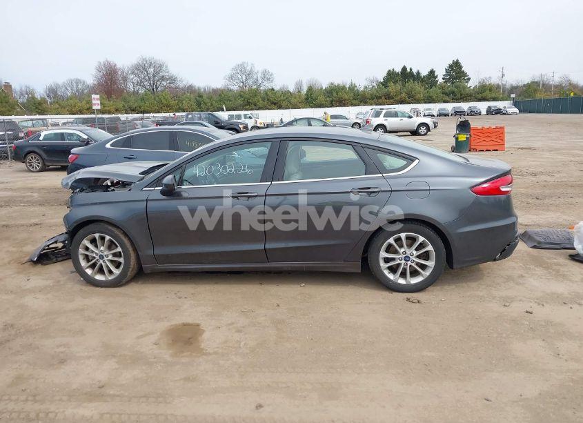 Photo 14 of 2019 Ford Fusion SE (VIN 3FA6P0HD1KR164556)