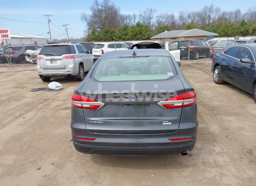 Photo 16 of 2019 Ford Fusion SE (VIN 3FA6P0HD1KR164556)