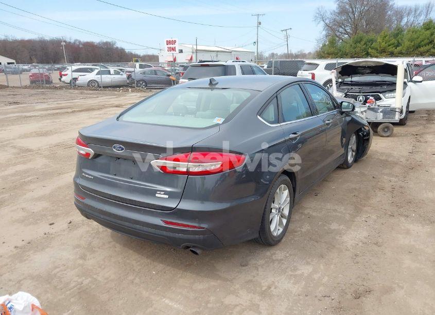 Photo 4 of 2019 Ford Fusion SE (VIN 3FA6P0HD1KR164556)