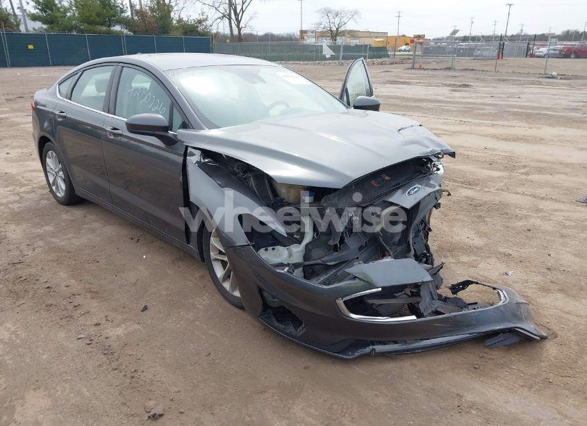 Photo 6 of 2019 Ford Fusion SE (VIN 3FA6P0HD1KR164556)