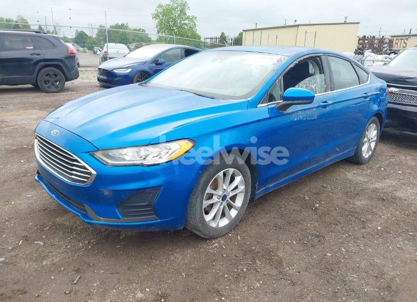 Photo 2 of 2019 Ford Fusion SE (VIN 3FA6P0HD1KR166033)