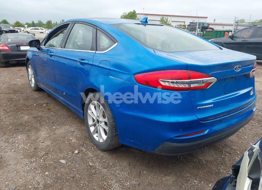 Photo 3 of 2019 Ford Fusion SE (VIN 3FA6P0HD1KR166033)