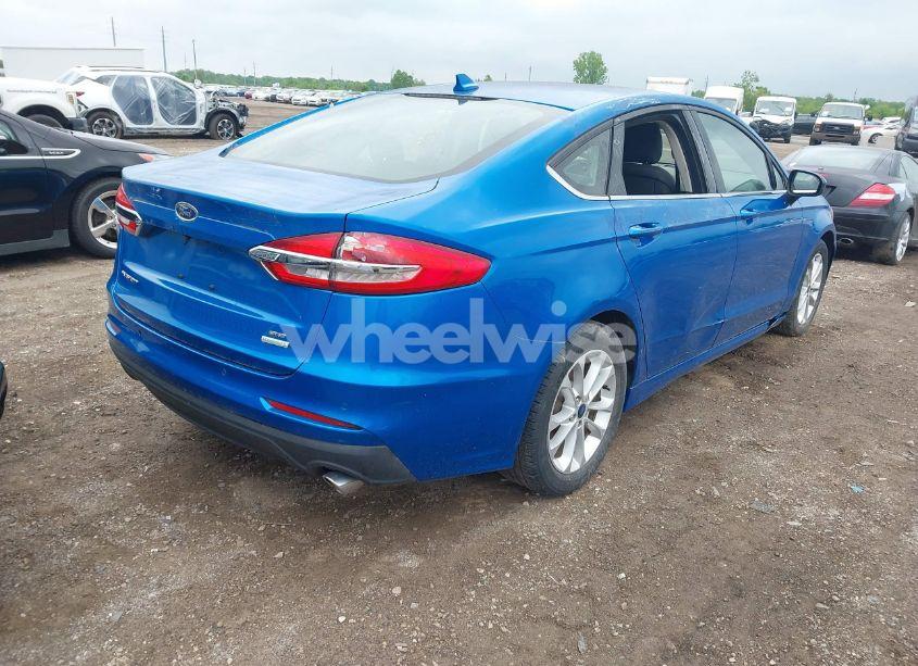 Photo 4 of 2019 Ford Fusion SE (VIN 3FA6P0HD1KR166033)