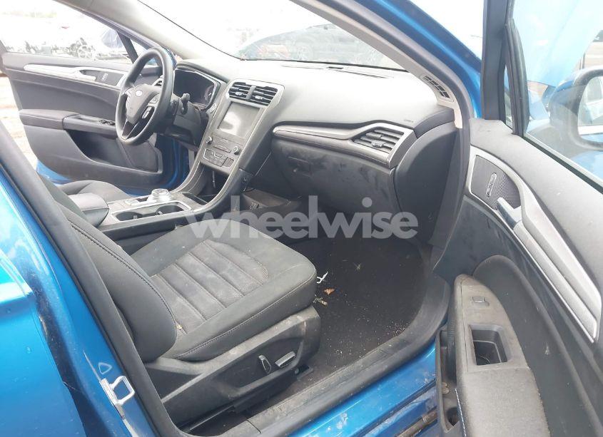 Photo 5 of 2019 Ford Fusion SE (VIN 3FA6P0HD1KR166033)