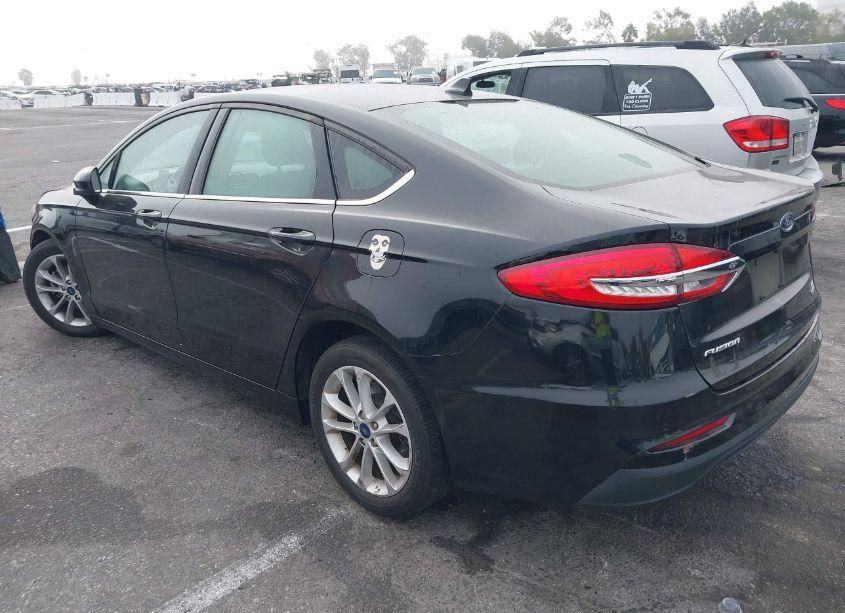 Photo 3 of 2019 Ford Fusion SE (VIN 3FA6P0HD1KR173774)