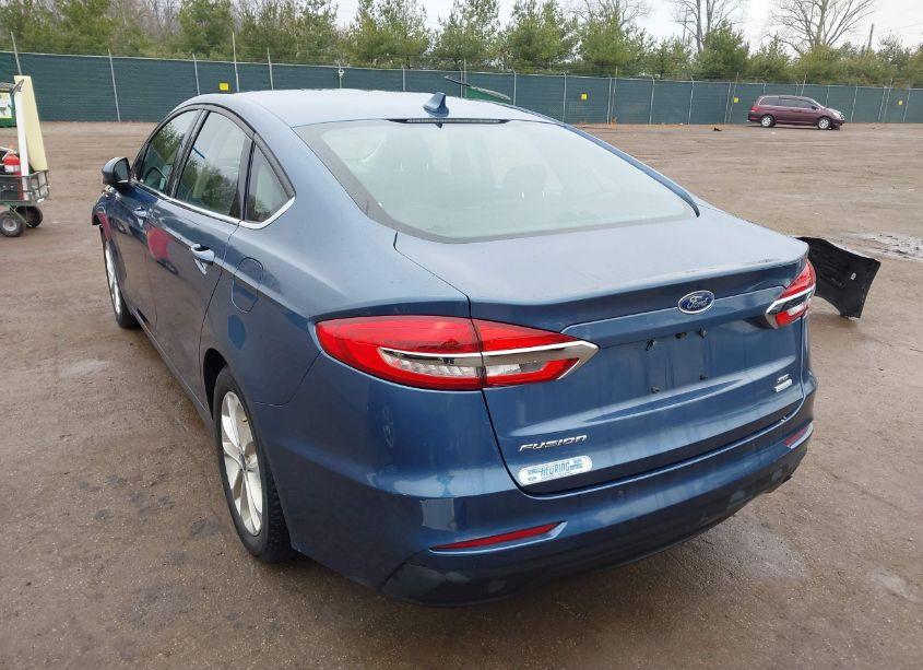 Photo 3 of 2019 Ford Fusion SE (VIN 3FA6P0HD1KR195063)