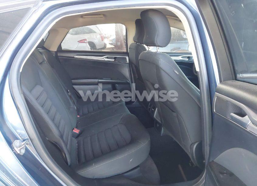 Photo 8 of 2019 Ford Fusion SE (VIN 3FA6P0HD1KR200701)