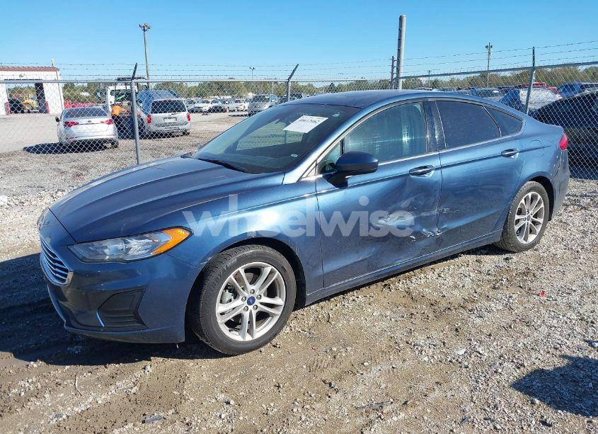 Photo 2 of 2019 Ford Fusion SE (VIN 3FA6P0HD1KR203758)