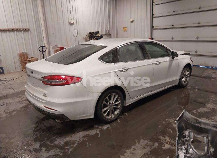 Photo 4 of 2019 Ford Fusion SE (VIN 3FA6P0HD1KR231754)