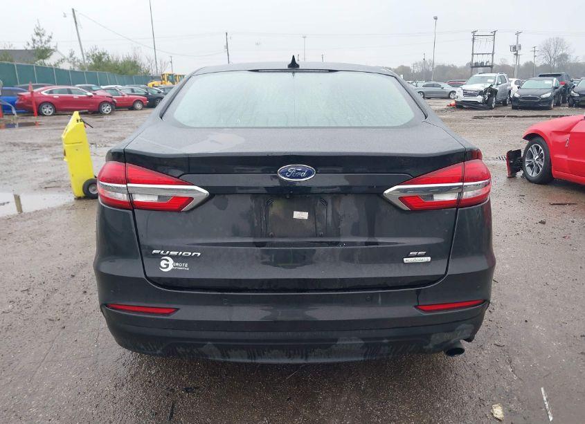 Photo 16 of 2019 Ford Fusion SE (VIN 3FA6P0HD1KR243449)
