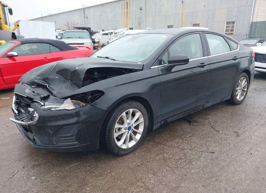 Photo 2 of 2019 Ford Fusion SE (VIN 3FA6P0HD1KR243449)