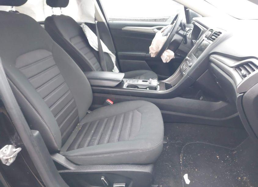 Photo 5 of 2019 Ford Fusion SE (VIN 3FA6P0HD1KR243449)