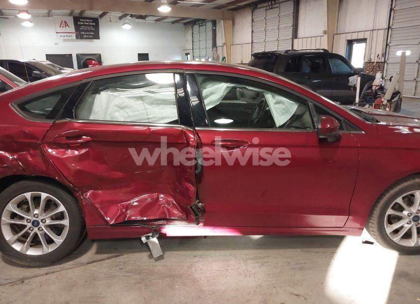 Photo 13 of 2019 Ford Fusion SE (VIN 3FA6P0HD1KR246206)