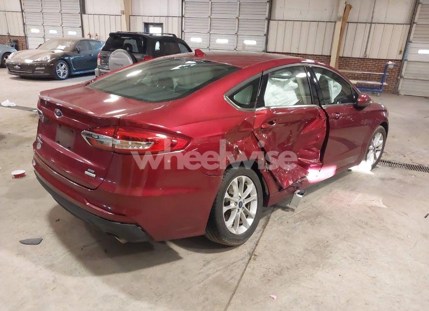 Photo 4 of 2019 Ford Fusion SE (VIN 3FA6P0HD1KR246206)