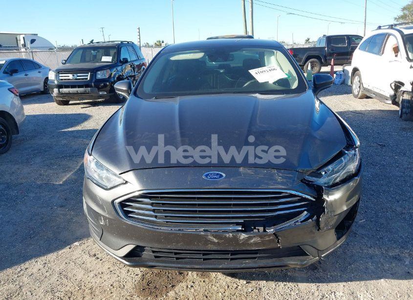Photo 12 of 2019 Ford Fusion SE (VIN 3FA6P0HD1KR246996)