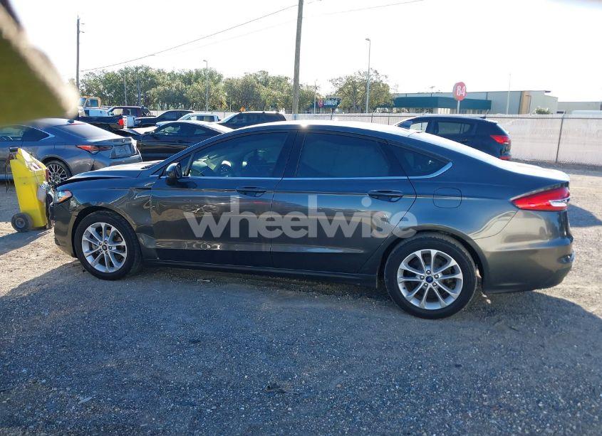 Photo 14 of 2019 Ford Fusion SE (VIN 3FA6P0HD1KR246996)