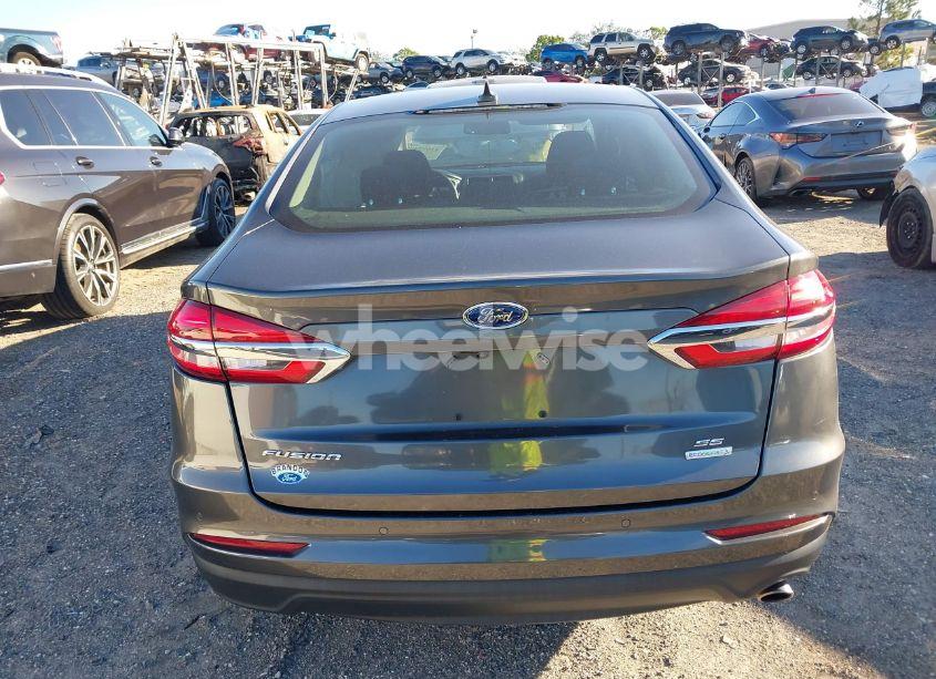 Photo 16 of 2019 Ford Fusion SE (VIN 3FA6P0HD1KR246996)
