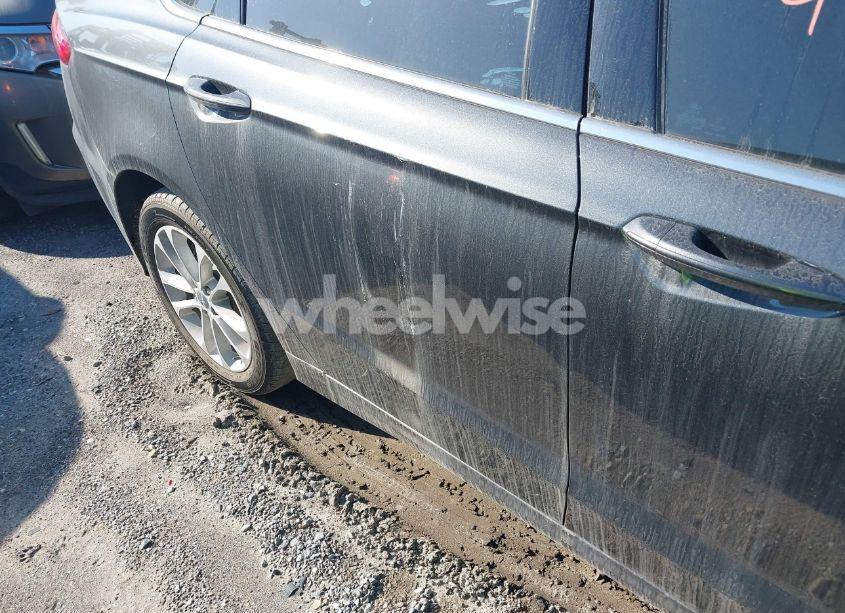 Photo 17 of 2019 Ford Fusion SE (VIN 3FA6P0HD1KR246996)