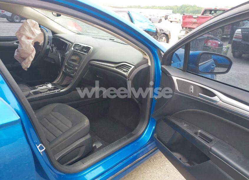 Photo 5 of 2020 Ford Fusion SE (VIN 3FA6P0HD1LR109879)