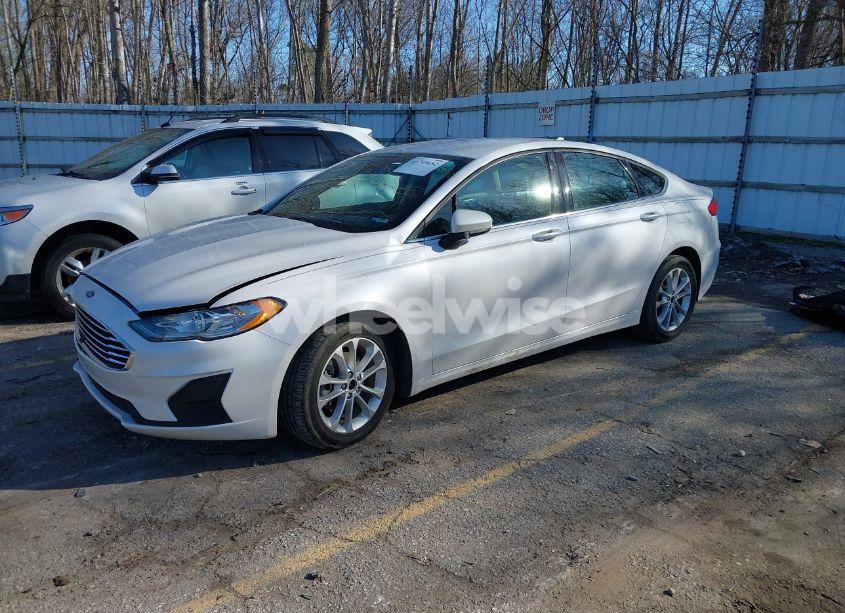 Photo 2 of 2020 Ford Fusion SE (VIN 3FA6P0HD1LR122177)