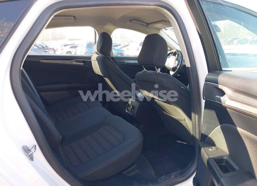 Photo 8 of 2020 Ford Fusion SE (VIN 3FA6P0HD1LR122177)