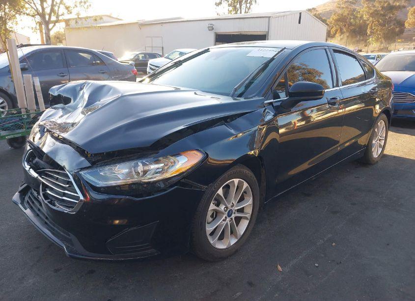 Photo 2 of 2020 Ford Fusion SE (VIN 3FA6P0HD1LR127461)