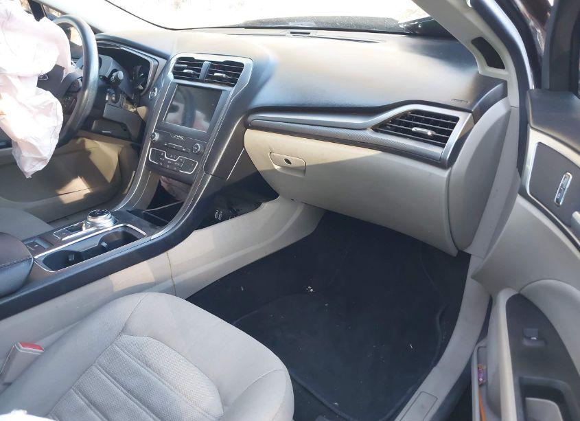 Photo 5 of 2020 Ford Fusion SE (VIN 3FA6P0HD1LR127461)