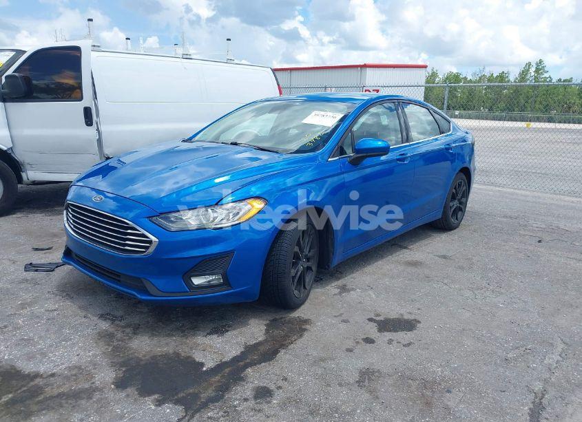 Photo 2 of 2020 Ford Fusion SE (VIN 3FA6P0HD1LR143482)
