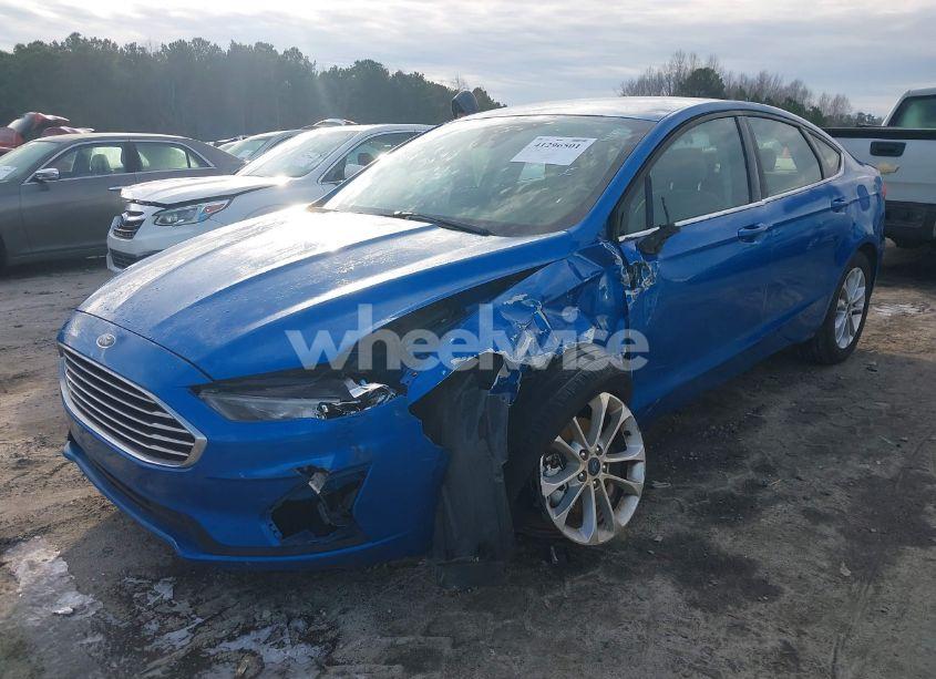 Photo 2 of 2020 Ford Fusion SE (VIN 3FA6P0HD1LR159648)