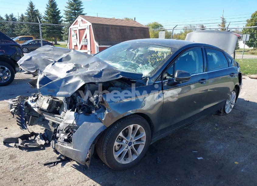 Photo 2 of 2020 Ford Fusion SE (VIN 3FA6P0HD1LR167247)