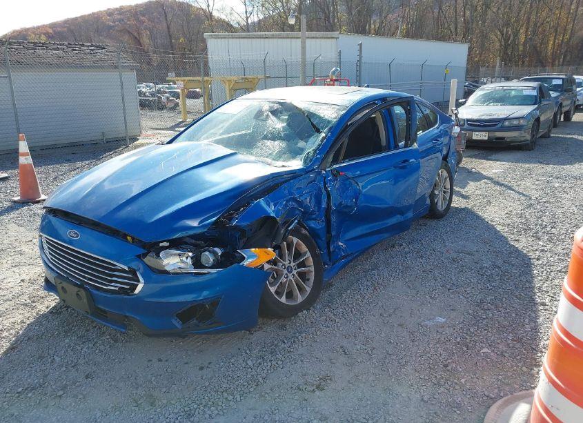 Photo 2 of 2020 Ford Fusion SE (VIN 3FA6P0HD1LR190639)