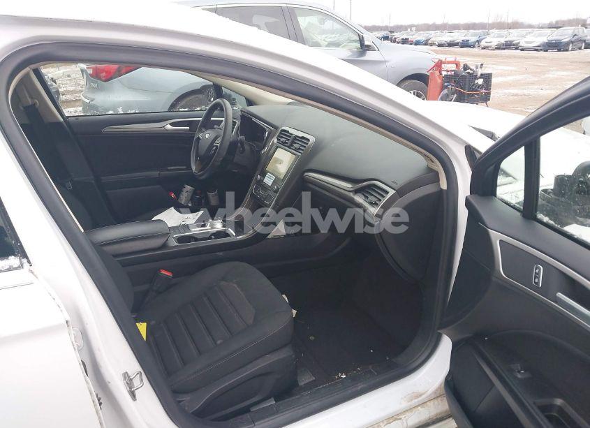 Photo 5 of 2020 Ford Fusion SE (VIN 3FA6P0HD1LR260446)