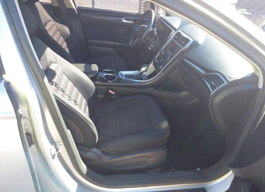 Photo 5 of 2014 Ford Fusion SE (VIN 3FA6P0HD2ER114835)