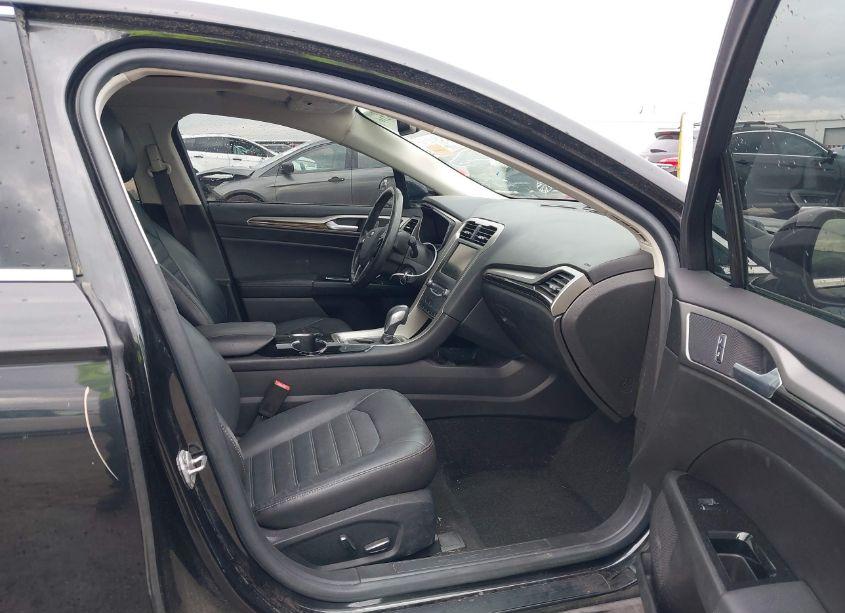 Photo 5 of 2014 Ford Fusion SE (VIN 3FA6P0HD2ER201151)