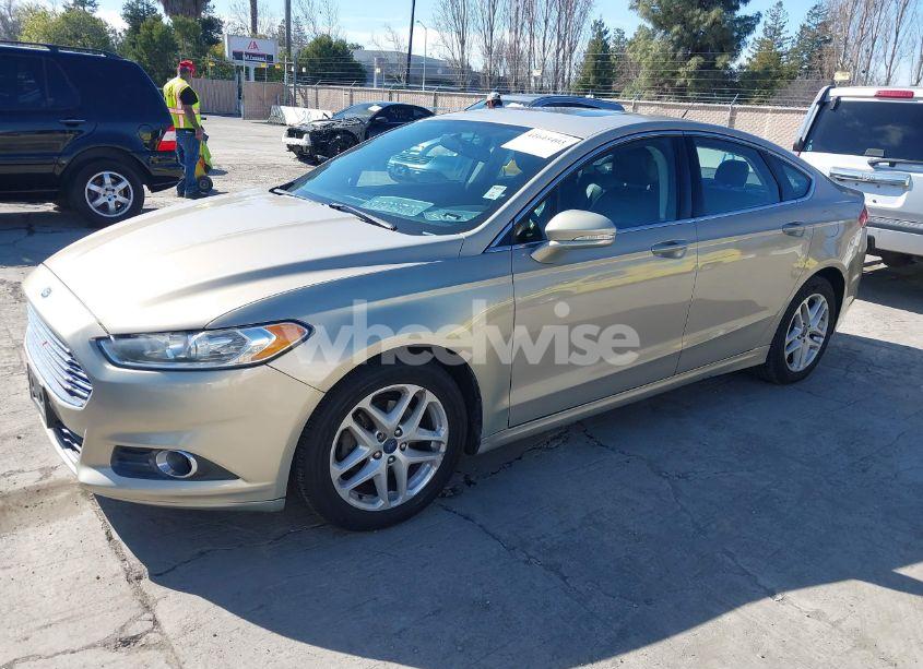 Photo 2 of 2015 Ford Fusion SE (VIN 3FA6P0HD2FR184644)