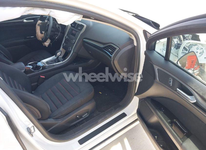 Photo 5 of 2015 Ford Fusion SE (VIN 3FA6P0HD2FR222034)