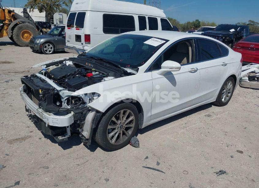 Photo 2 of 2017 Ford Fusion SE (VIN 3FA6P0HD2HR124429)