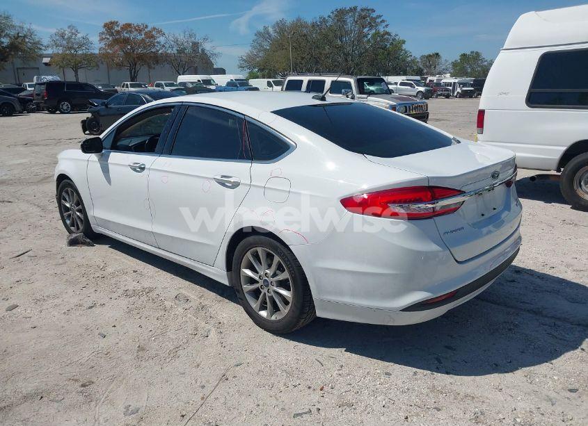 Photo 3 of 2017 Ford Fusion SE (VIN 3FA6P0HD2HR124429)
