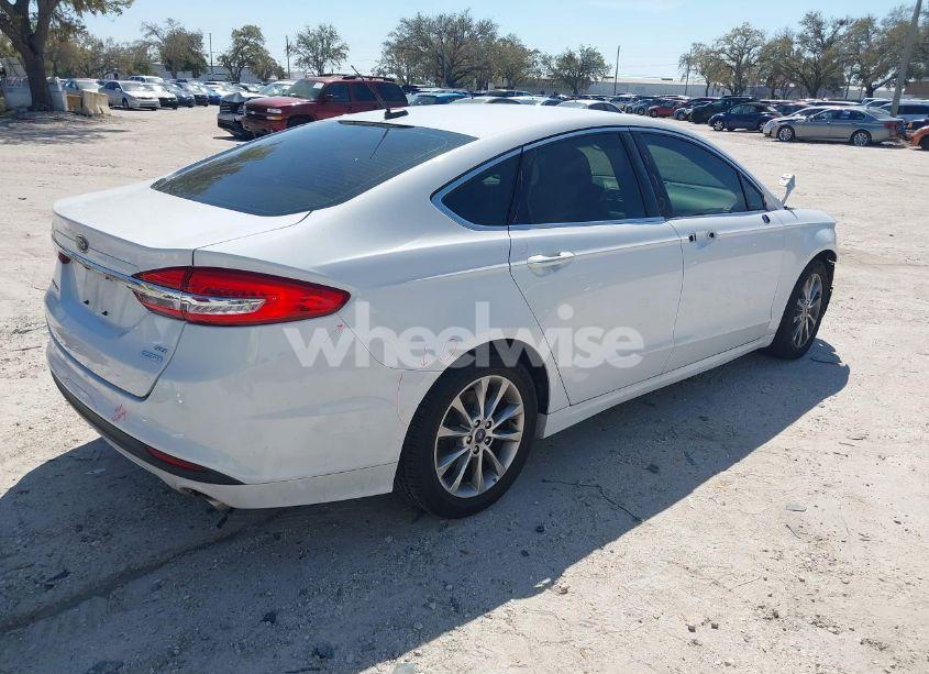 Photo 4 of 2017 Ford Fusion SE (VIN 3FA6P0HD2HR124429)