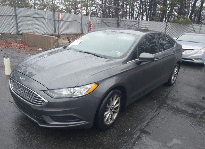 Photo 2 of 2017 Ford Fusion SE (VIN 3FA6P0HD2HR129095)