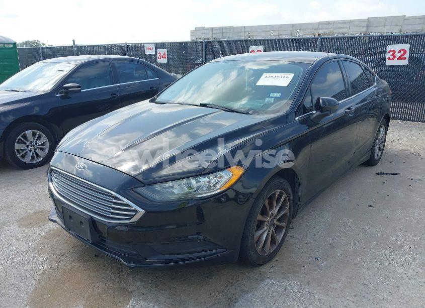 Photo 2 of 2017 Ford Fusion SE (VIN 3FA6P0HD2HR140839)