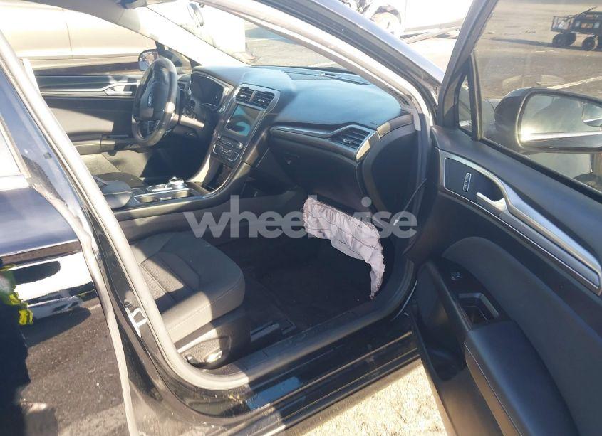 Photo 5 of 2017 Ford Fusion SE (VIN 3FA6P0HD2HR268868)