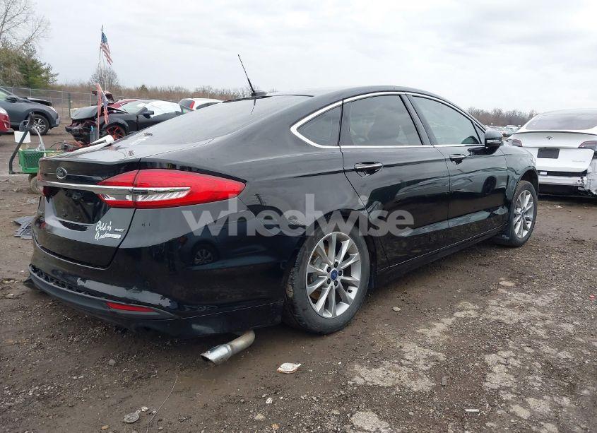Photo 4 of 2017 Ford Fusion SE (VIN 3FA6P0HD2HR304946)