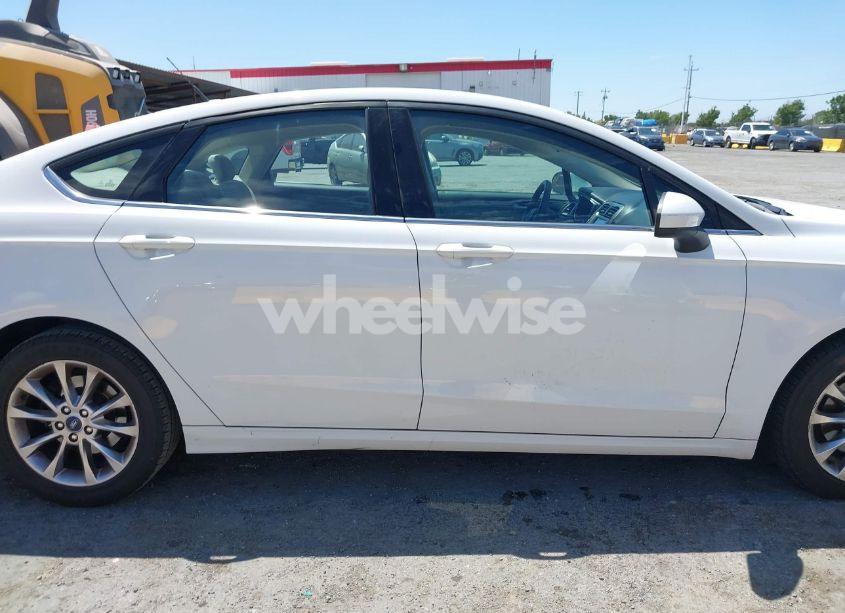 Photo 13 of 2017 Ford Fusion SE (VIN 3FA6P0HD2HR313811)