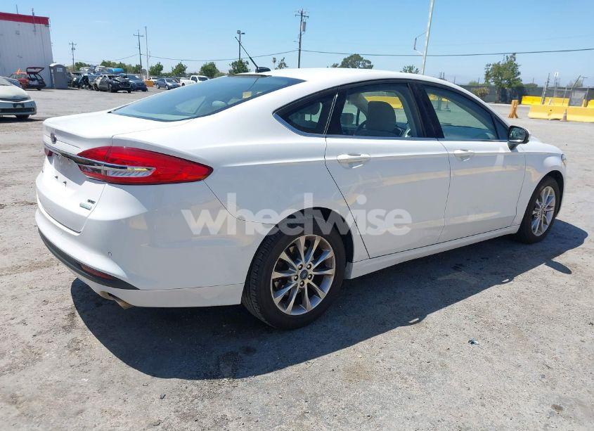 Photo 4 of 2017 Ford Fusion SE (VIN 3FA6P0HD2HR313811)