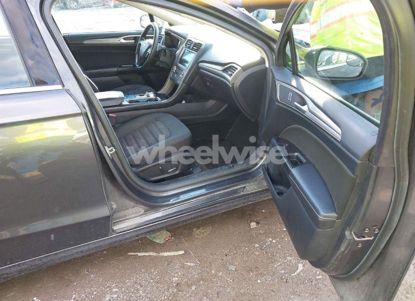 Photo 5 of 2017 Ford Fusion SE (VIN 3FA6P0HD2HR377072)