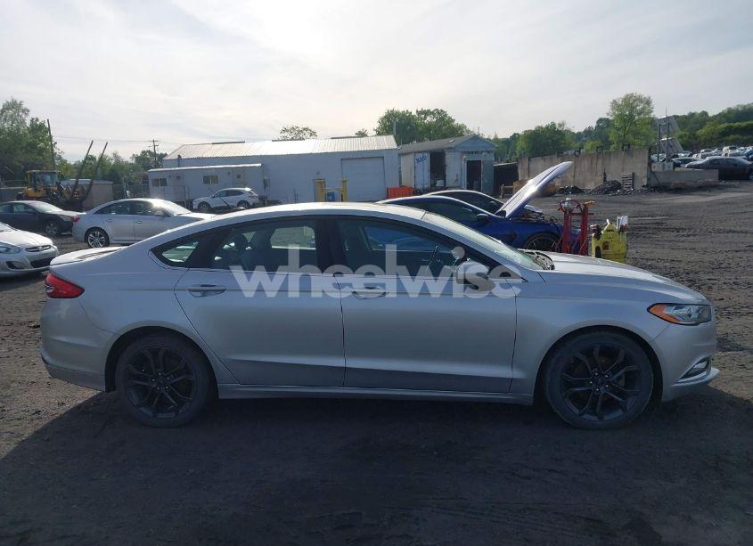 Photo 13 of 2018 Ford Fusion SE (VIN 3FA6P0HD2JR142743)